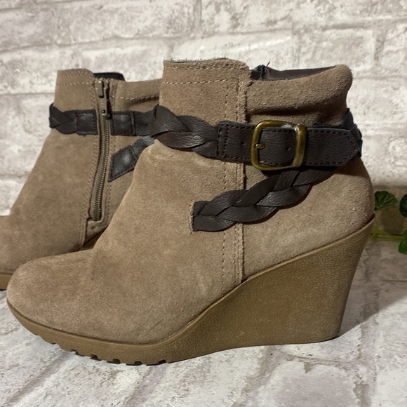 White Mountain Tan Leather Buckle and Zip Up Design Wedge Women’s 7.5 - Picture 5 of 10